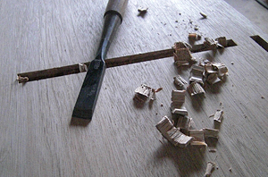 釘などは使わず、ホゾで組んで作る家具です。